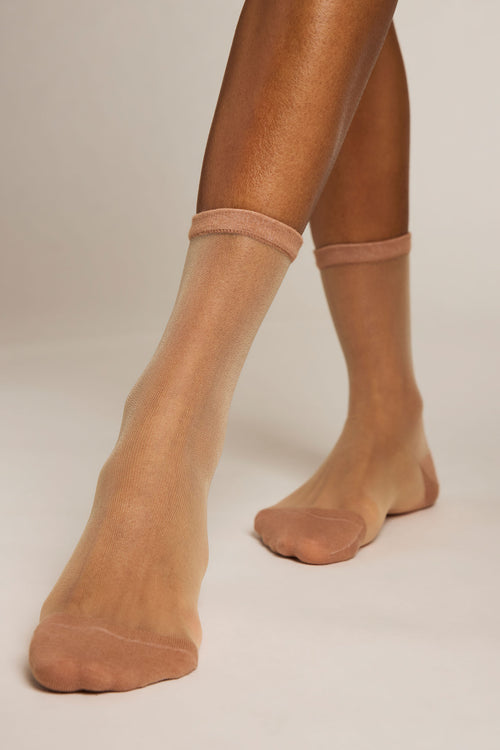 Fancy mesh socks in buff