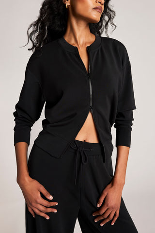 Detail view of Airis Bomber in Black for sizer
