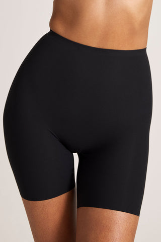Detail view of Base Smoothing Short in Black for sizer