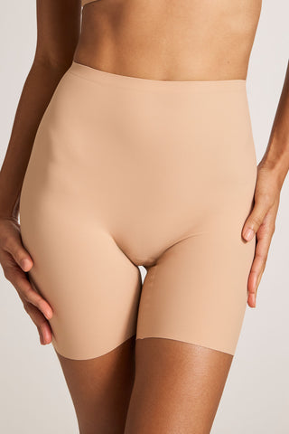 Detail view of Base Smoothing Short in Buff for sizer