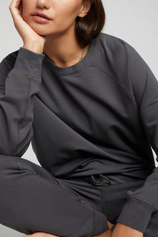 Detail view of Club Crew in Washed Black for sizer